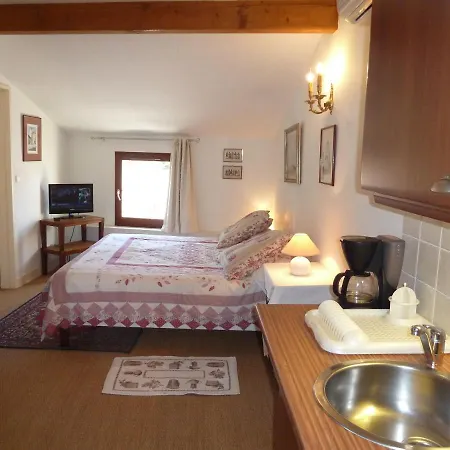 La Maison De Velours Bed & Breakfast *