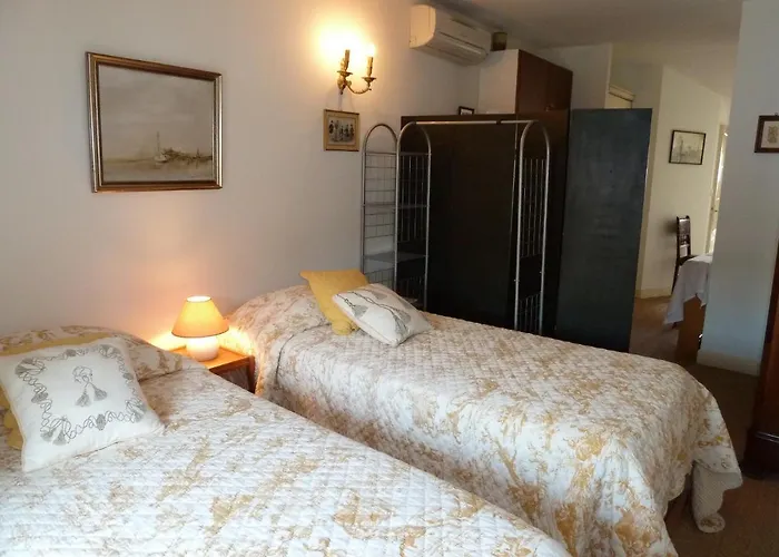 La Maison De Velours Bed & Breakfast